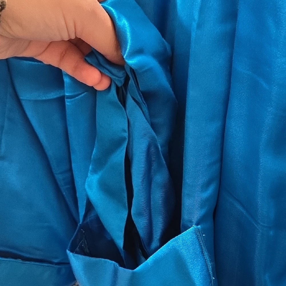 NWOT Vibrant Blue Embroidered Kimono With Dragon Embroidering On Back - Picture 8 of 9